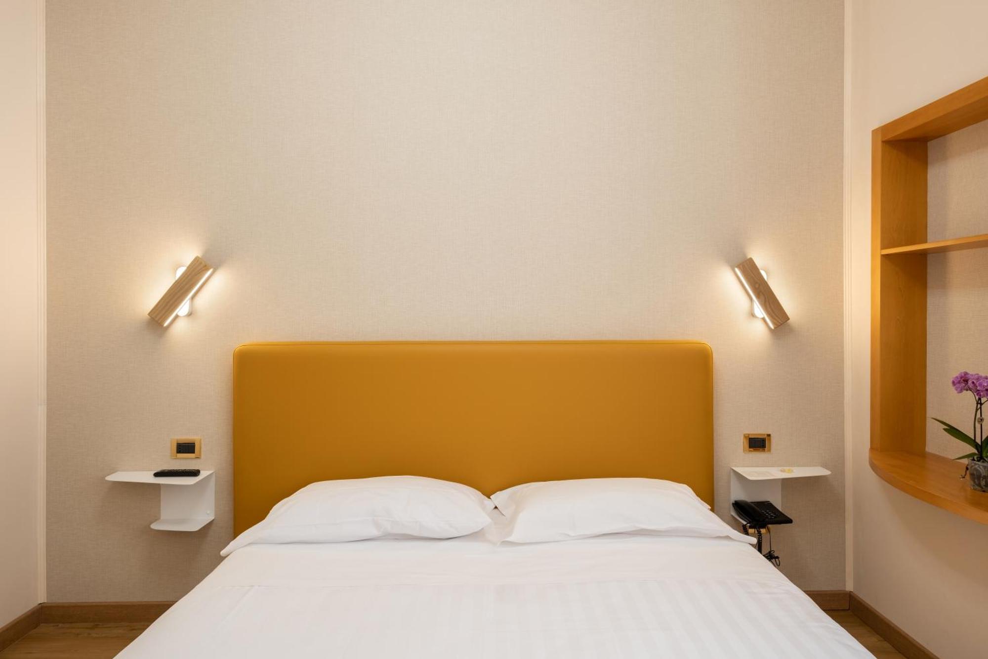 Hotel Santa Prisca โรม ภายนอก รูปภาพ