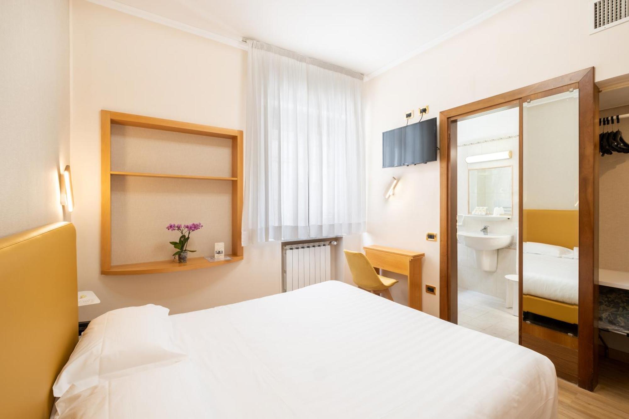 Hotel Santa Prisca โรม ภายนอก รูปภาพ