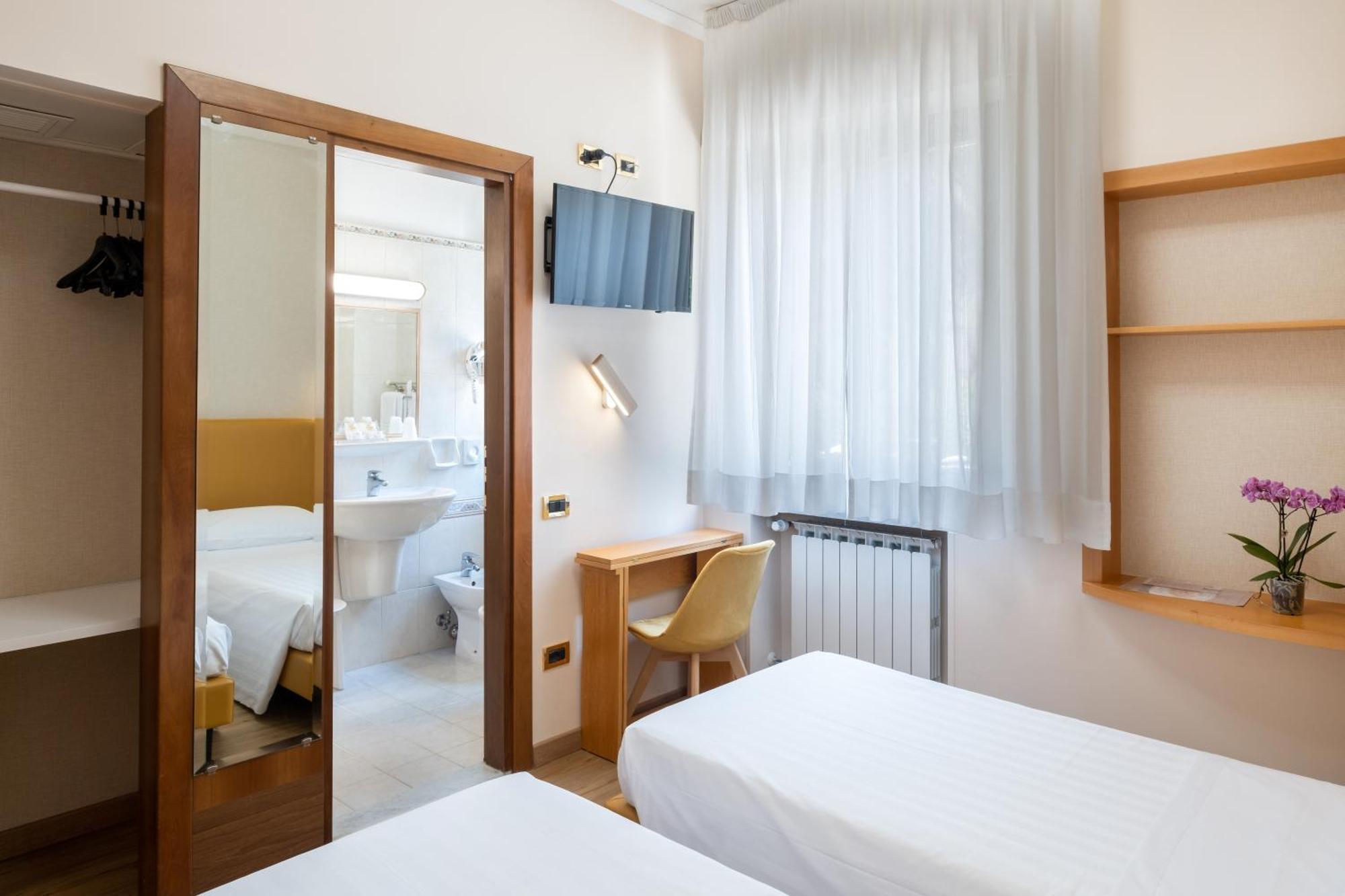Hotel Santa Prisca โรม ภายนอก รูปภาพ