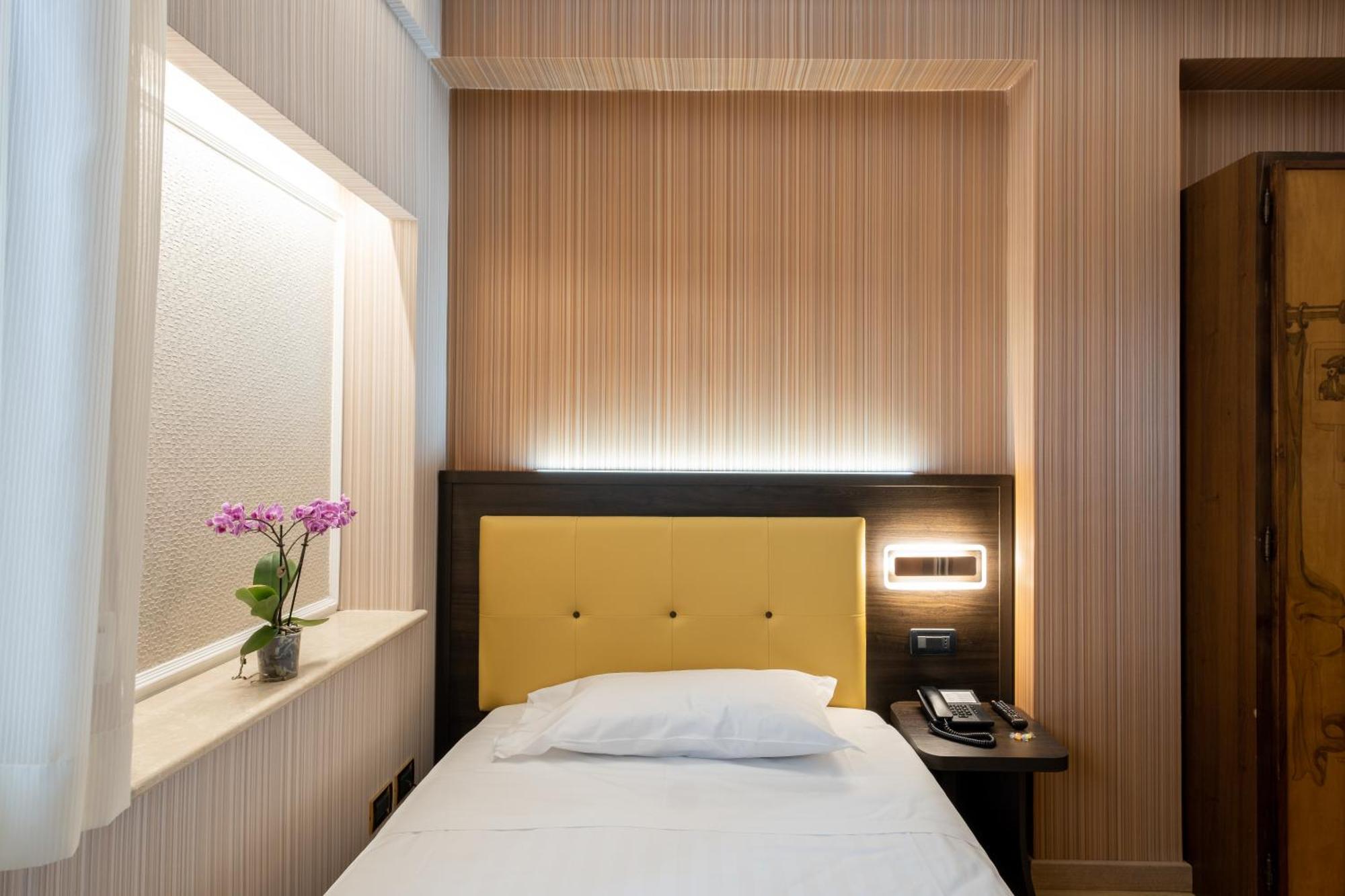Hotel Santa Prisca โรม ภายนอก รูปภาพ