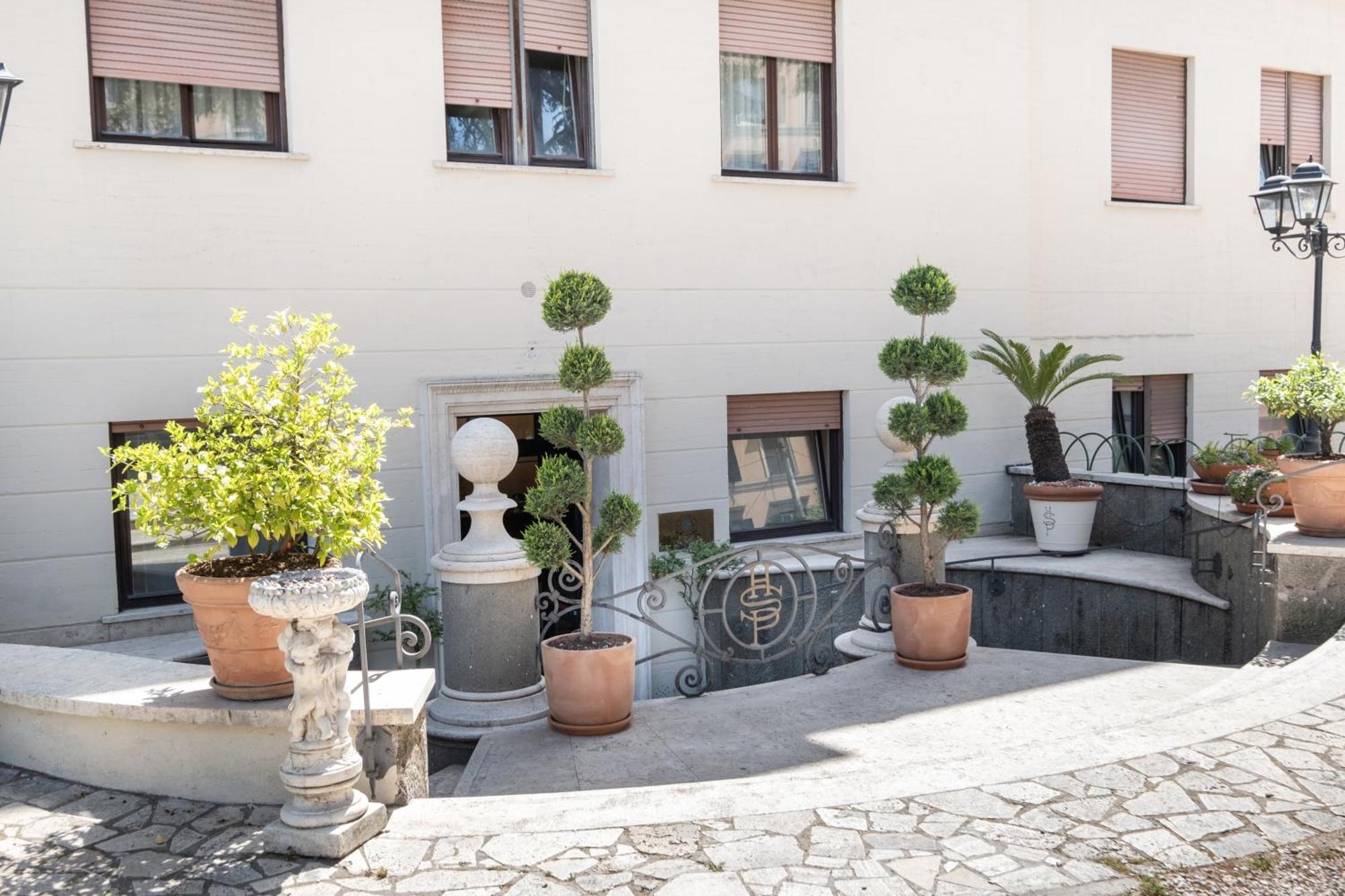 Hotel Santa Prisca โรม ภายนอก รูปภาพ