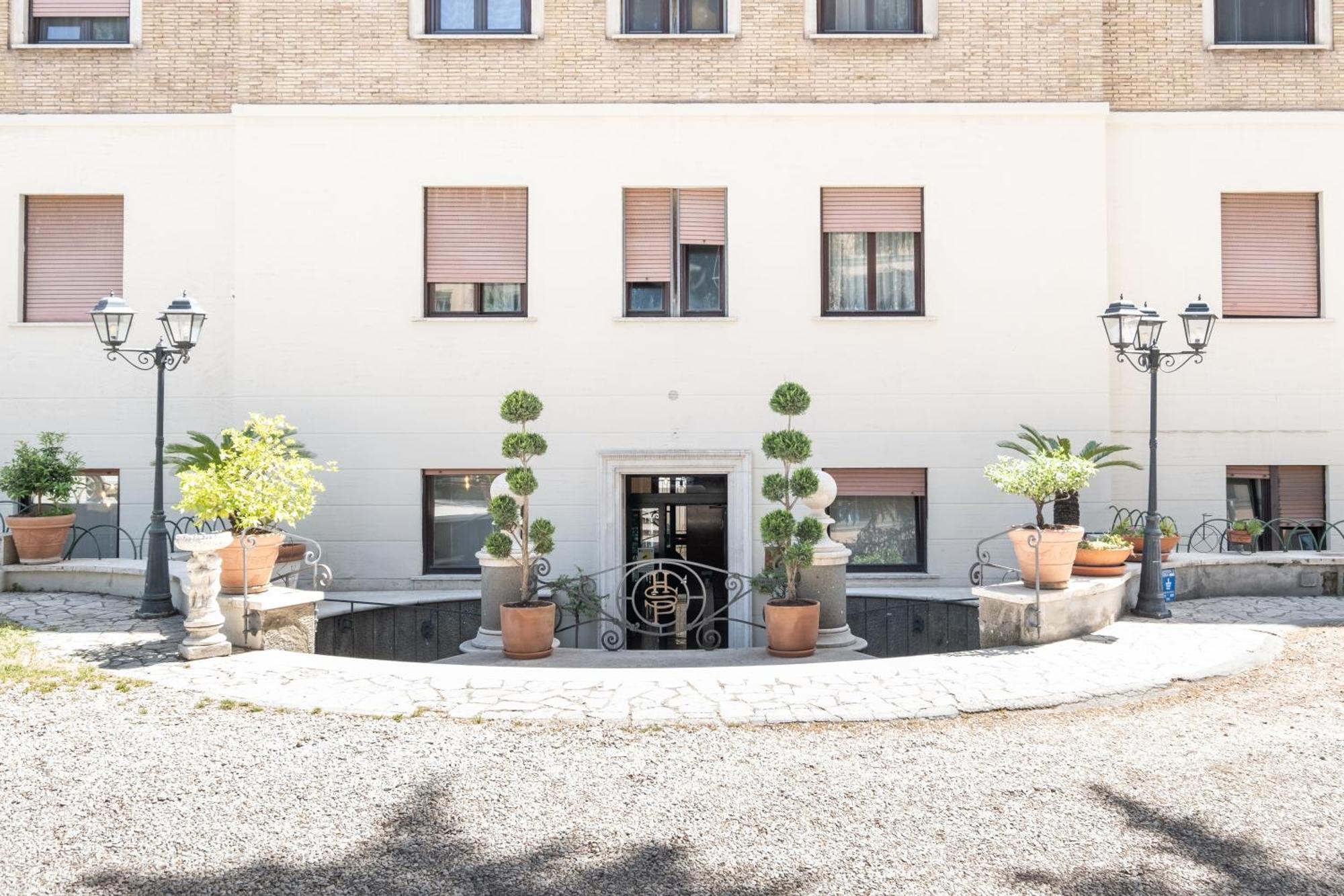 Hotel Santa Prisca โรม ภายนอก รูปภาพ