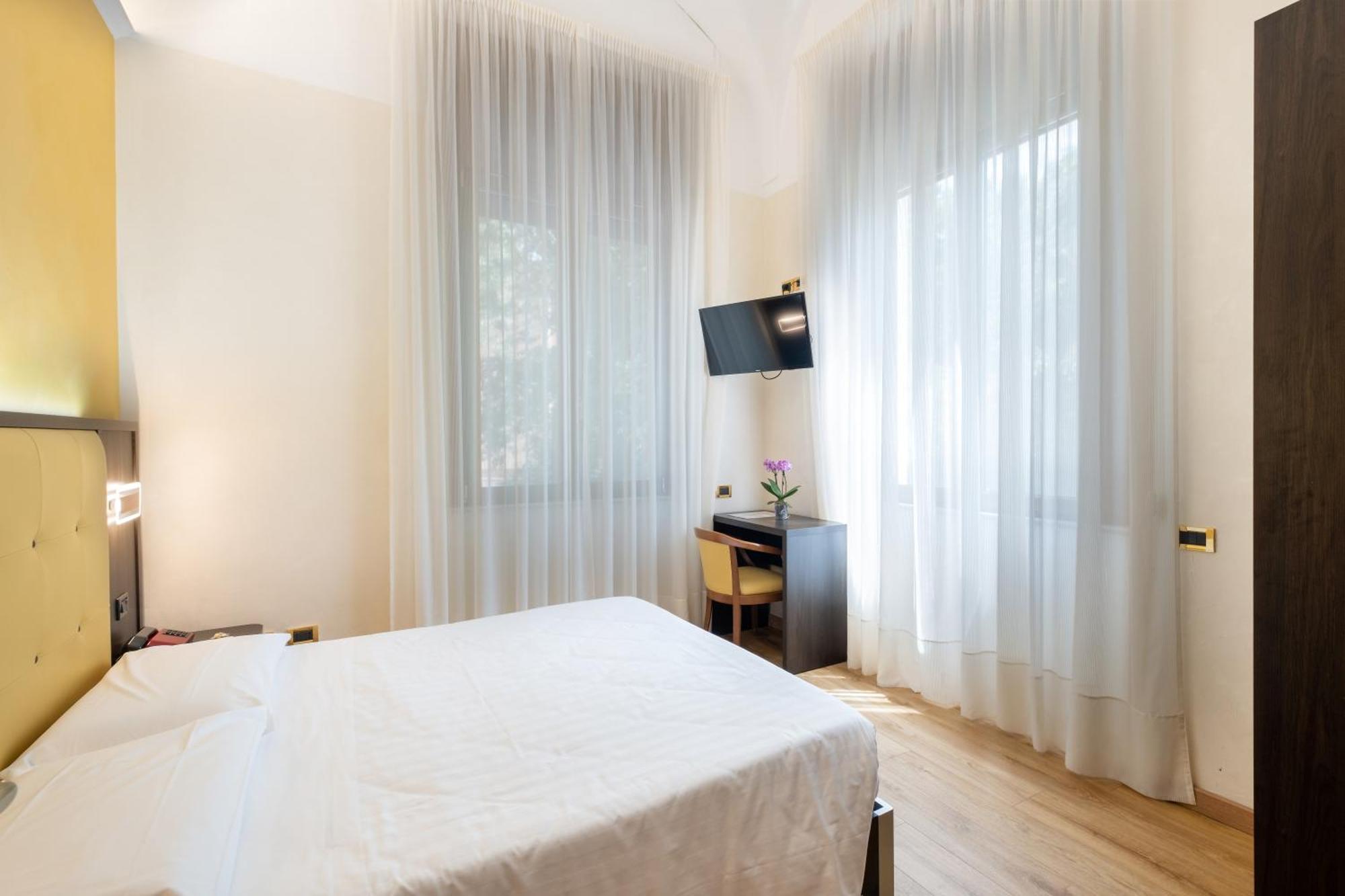 Hotel Santa Prisca โรม ภายนอก รูปภาพ