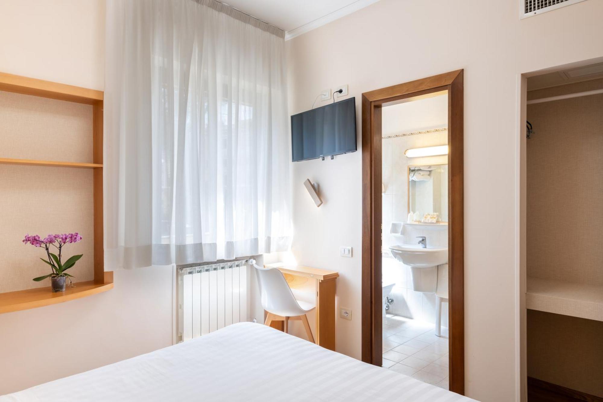 Hotel Santa Prisca โรม ภายนอก รูปภาพ
