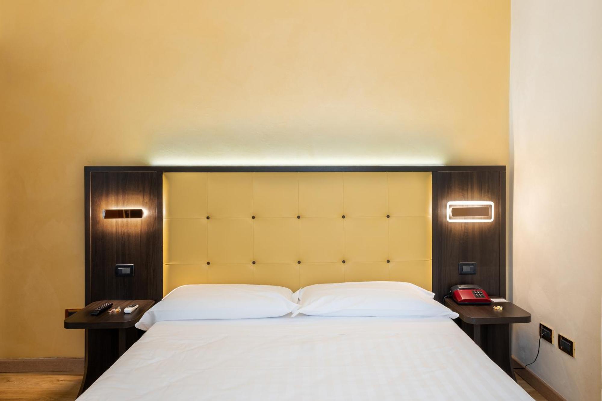 Hotel Santa Prisca โรม ภายนอก รูปภาพ