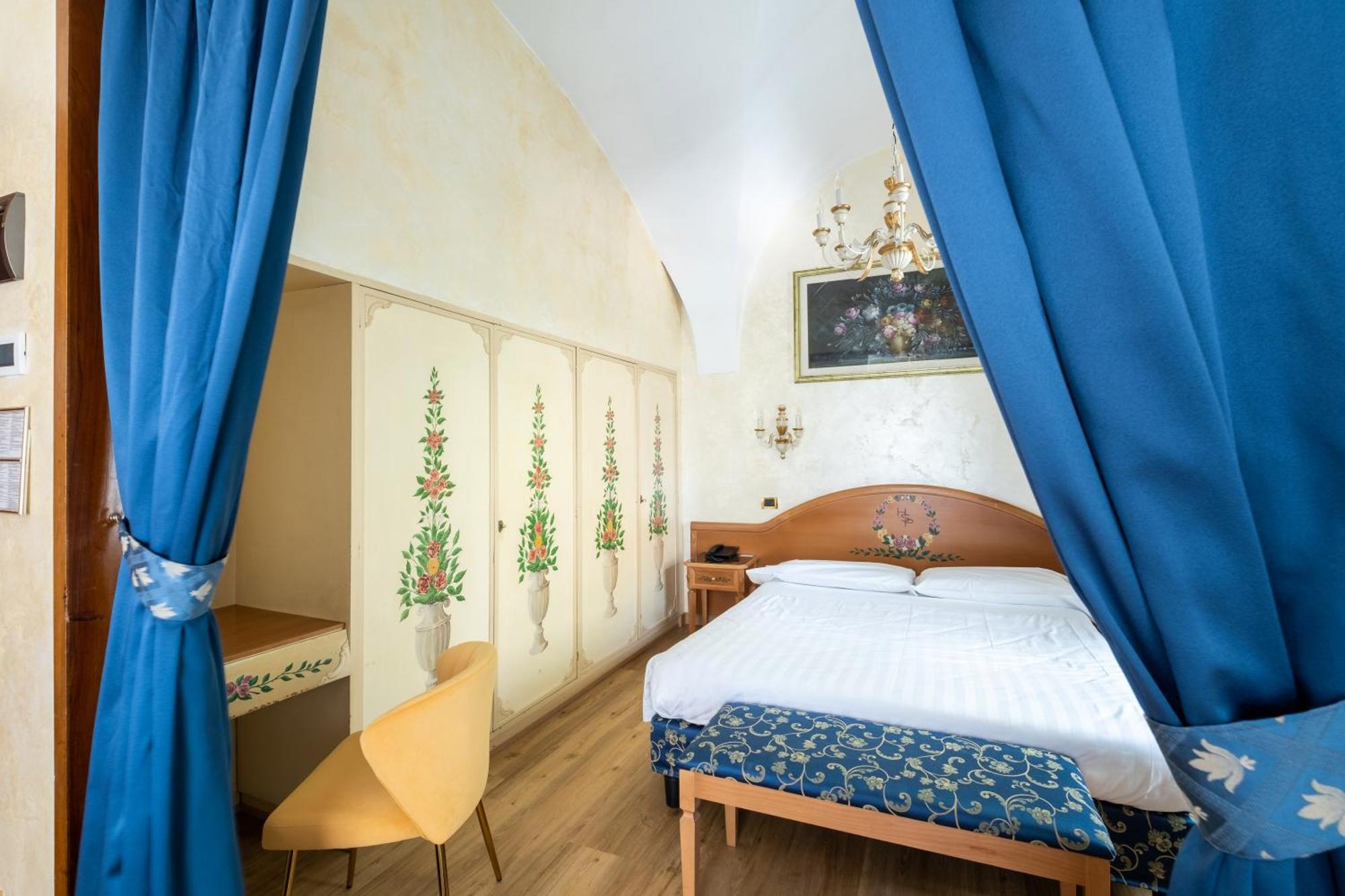 Hotel Santa Prisca โรม ภายนอก รูปภาพ
